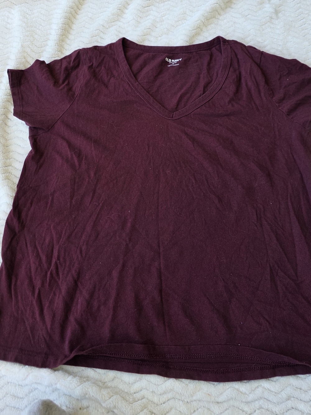 Old Navy Women's Short-Sleeve V-Neck Tee in Burgundy
